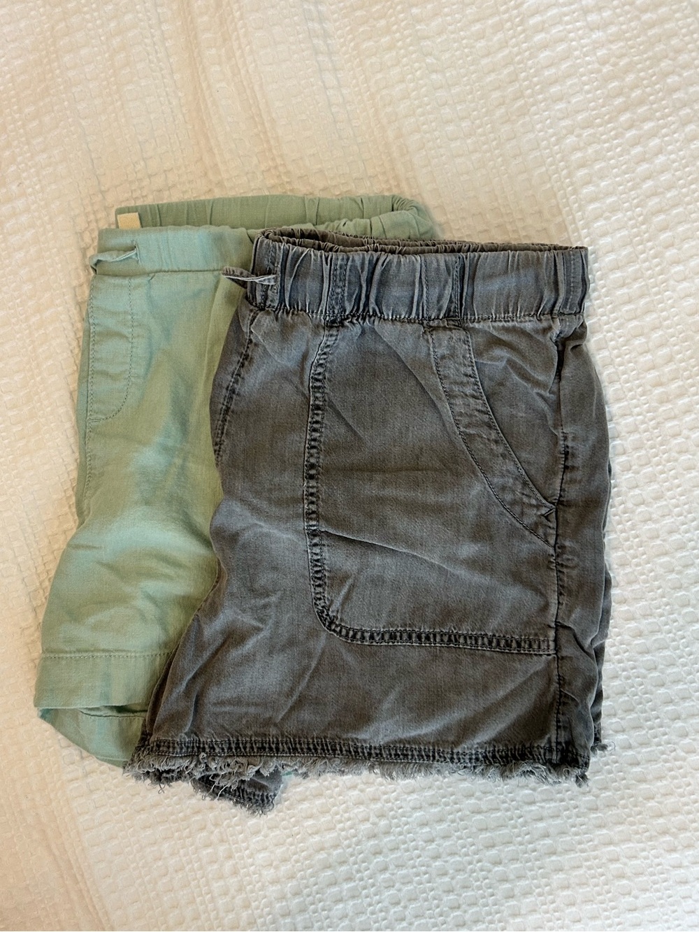 2 pair of women’s shorts!!